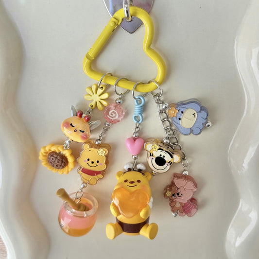Winnie the Pooh - Holding Heart